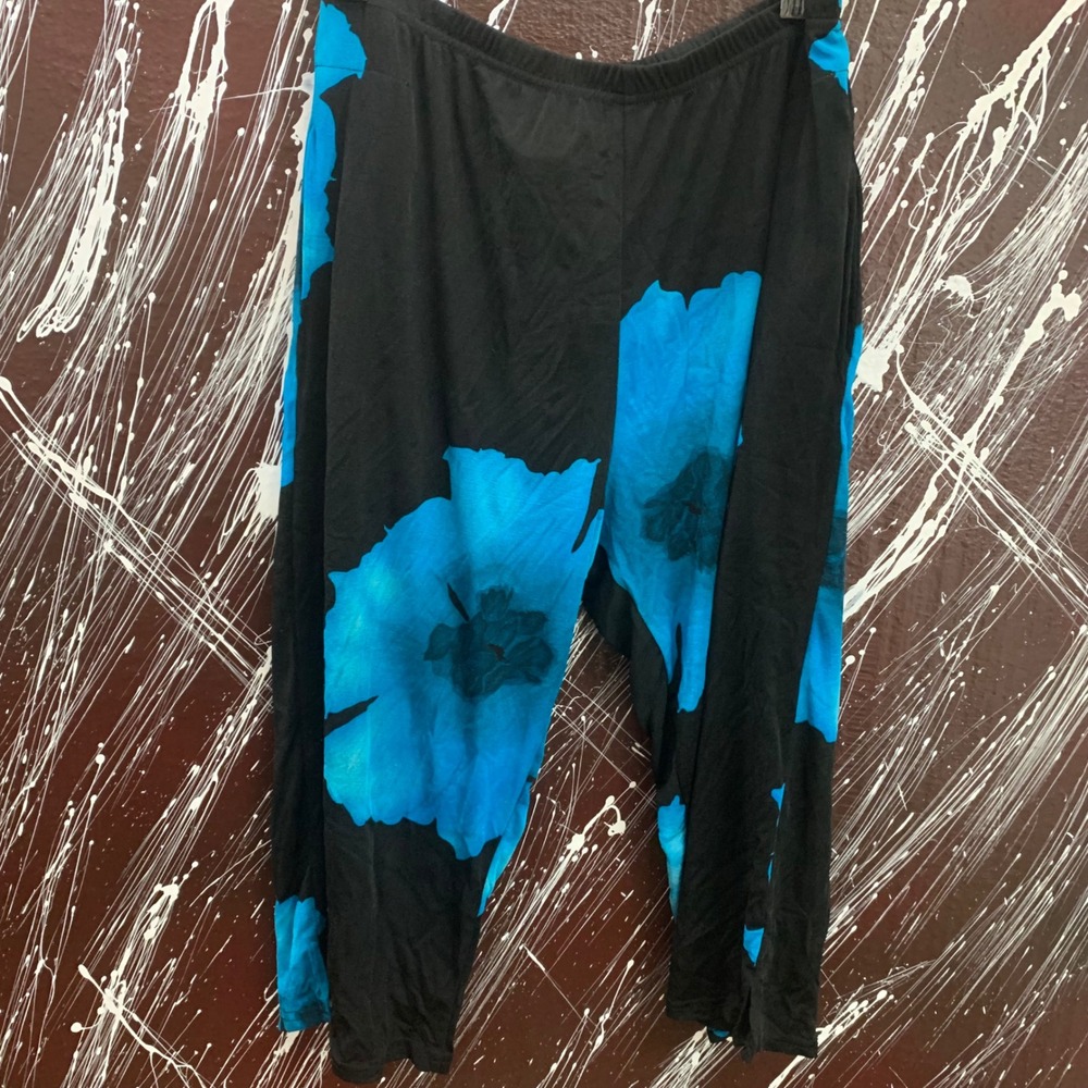Black and Blue Floral Cropped Pants Elastic Waist Tapered Leg Slit Hem Size L